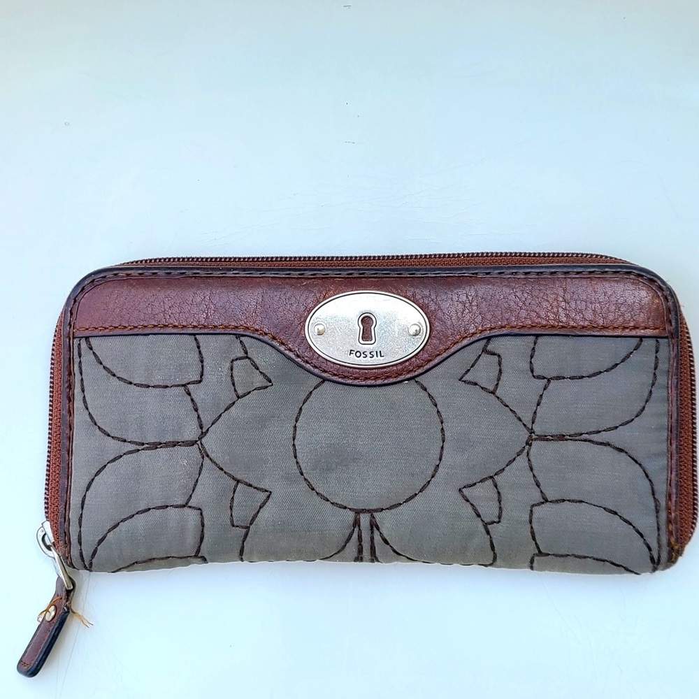 Fossil Key-Per quilted wallet w/full zipper
